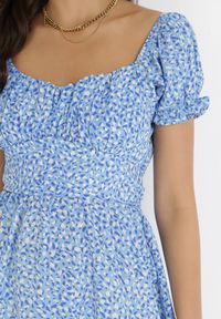 Born2be - Niebieska Sukienka Emas. Kolor: niebieski. Materiał: tkanina. Wzór: kwiaty, nadruk. Długość: mini #4