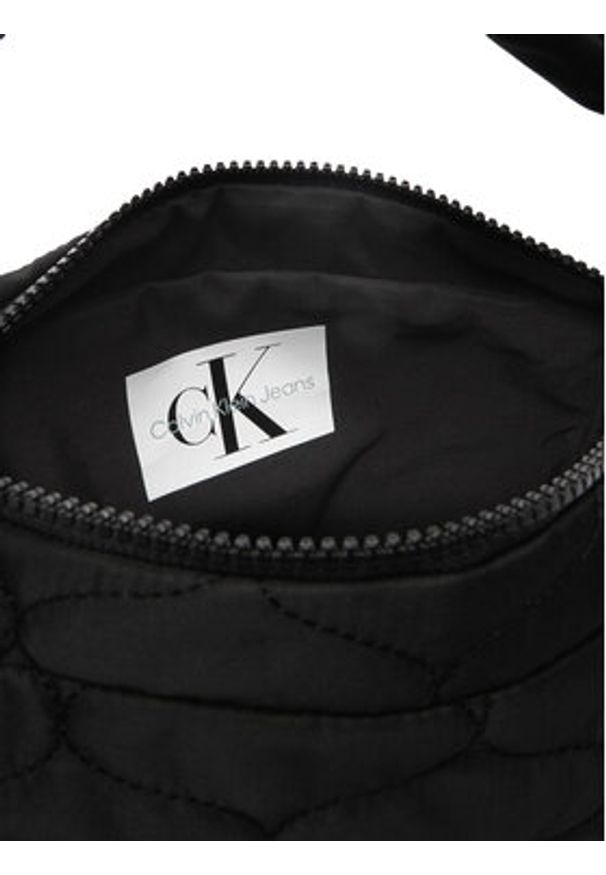 Calvin Klein Torebka Quilted Shoulder Bag IU0IU00724 Czarny. Kolor: czarny