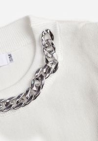 Renee - Biały Top z Wiskozą o Fasonie Bez Rękawów z Gąbeczkami w Ramionach i Łańcuchem Brizeli. Kolor: biały. Materiał: wiskoza. Długość rękawa: bez rękawów. Styl: rockowy #7