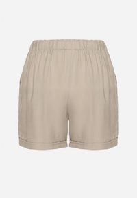Born2be - Beżowe Klasyczne Szorty z Lnem z Gumką w Talii i Kieszeniami Filarenea. Okazja: na co dzień. Kolor: beżowy. Materiał: len. Długość: krótkie. Styl: klasyczny #7