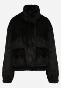 Born2be - Czarna Futrzana Kurtka Ozdobiona Kieszeniami Vetilina. Okazja: na co dzień. Kolor: czarny. Materiał: futro. Wzór: aplikacja. Styl: casual, elegancki #3