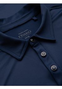Ombre Clothing - Polo koszulka z długim rękawem zapinana na eleganckie, brandowane guziki – granatowa V3. Okazja: na co dzień. Typ kołnierza: polo. Kolor: niebieski. Materiał: nylon, elastan, skóra, dzianina. Długość rękawa: długi rękaw. Długość: długie. Styl: elegancki