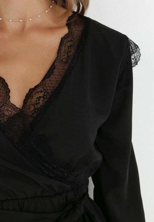 Born2be - Czarna Sukienka Sugarloop. Kolor: czarny. Materiał: koronka. Długość rękawa: długi rękaw. Wzór: aplikacja