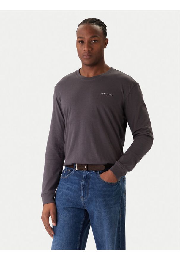 Tommy Jeans Longsleeve Chest Linear DM0DM21594 Szary Regular Fit. Kolor: szary. Materiał: bawełna. Długość rękawa: długi rękaw