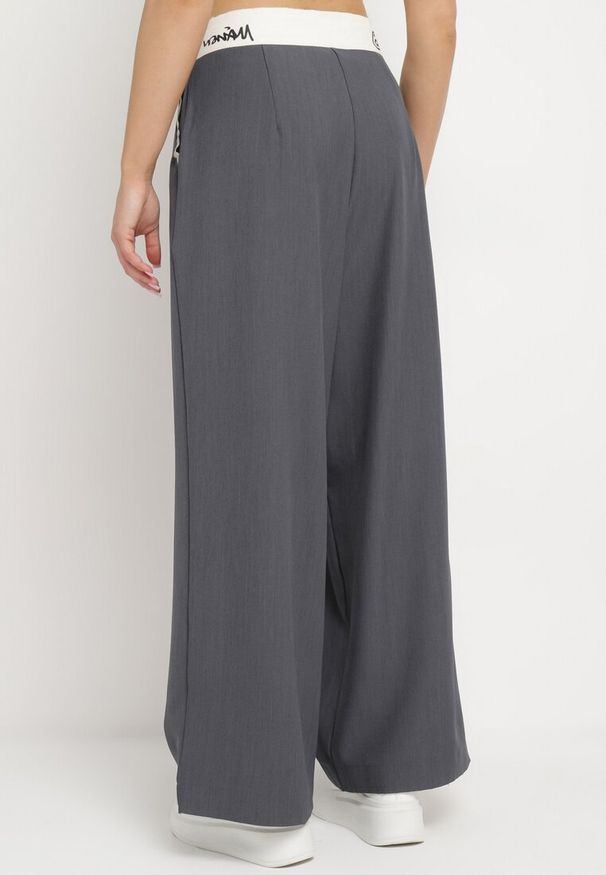 Born2be - Szare Szerokie Palazzo Spodnie z Wysokim Stanem Zapinane na Zamek i Guziki Folina. Okazja: na co dzień, na spotkanie biznesowe. Stan: podwyższony. Kolekcja: plus size. Kolor: szary. Materiał: bawełna. Styl: wizytowy, casual, elegancki, biznesowy