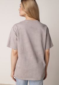 Born2be - Szary Oversizowy T-shirt z Bawełny Zdobiony Haftem z Cekinami Pidella. Okazja: na co dzień. Kolor: szary. Materiał: bawełna. Wzór: haft, aplikacja. Styl: casual, elegancki #8