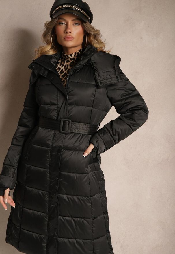 Renee - Czarna Pikowana Kurtka ZImowa z Eleganckim Paskiem Sadelara. Okazja: do pracy, na co dzień, na spacer. Kolor: czarny. Sezon: zima. Styl: elegancki