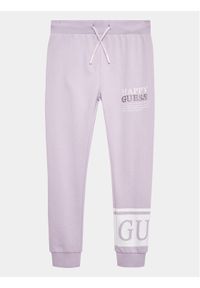 Guess Spodnie dresowe J3YQ11 KA6R4 Fioletowy Relaxed Fit. Kolor: fioletowy. Materiał: bawełna