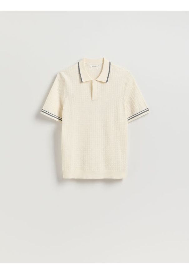 Reserved - Sweter polo z bawełną - złamana biel. Typ kołnierza: polo. Materiał: bawełna