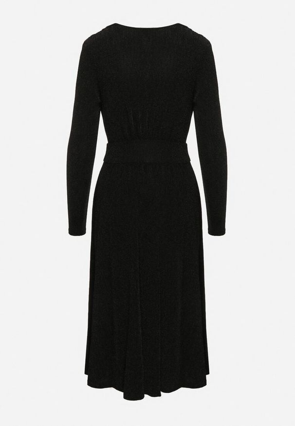 Born2be - Czarna Taliowana Sukienka z Wiskozą o Rozkloszowanym Kroju Zdobiona Metaliczną Nicią Mesinae. Okazja: na spotkanie biznesowe, do pracy. Typ kołnierza: dekolt w kształcie V. Kolor: czarny. Materiał: wiskoza. Długość rękawa: długi rękaw. Wzór: aplikacja. Typ sukienki: rozkloszowane. Styl: biznesowy, elegancki, glamour, wizytowy