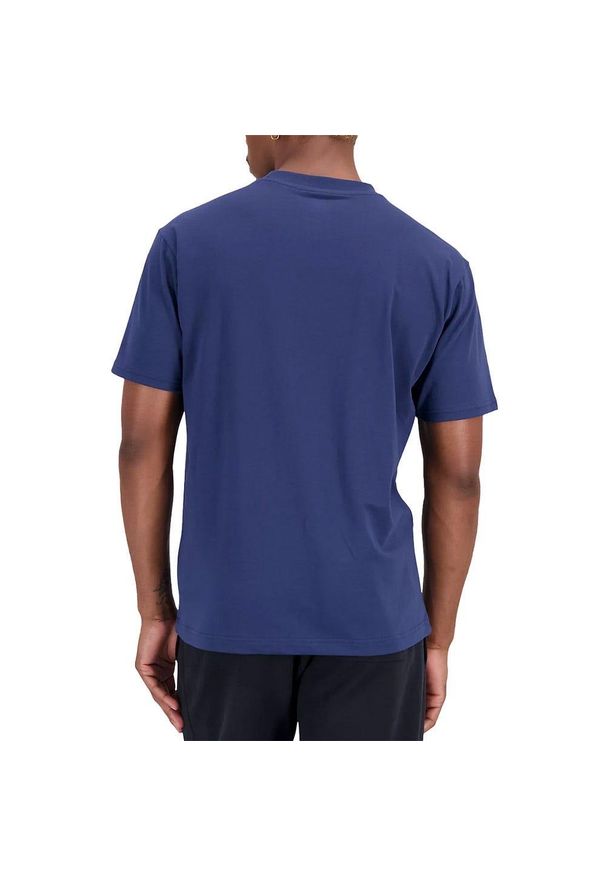 Koszulka z krótkim rękawem Męska New Balance Essentials Stacked Logo Niebieski. Kolor: niebieski, wielokolorowy, biały. Materiał: bawełna, dzianina. Długość rękawa: krótki rękaw. Długość: krótkie