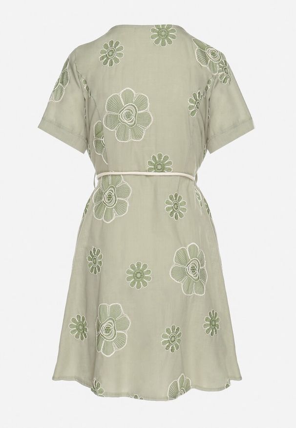 Born2be - Jasnozielona Sukienka w Stylu Boho w Haftowane Kwiaty ze Sznurkiem Evionis. Okazja: na co dzień. Typ kołnierza: dekolt w serek. Kolor: zielony. Wzór: haft, kwiaty. Styl: boho