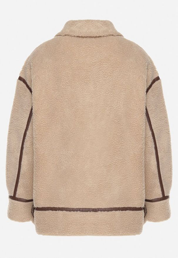 Born2be - Beżowa Kurtka Oversize z Futerka Typu Baranek z Wysokim Kołnierzem z Paskiem z Klamrą Torisha. Okazja: na co dzień. Kolor: beżowy. Materiał: futro. Długość rękawa: długi rękaw. Długość: długie. Styl: elegancki, casual