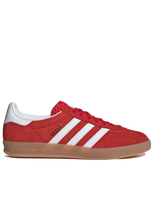 Adidas - Buty męskie adidas Gazelle Indoor JI2063 - czerwone. Okazja: na uczelnię. Zapięcie: pasek. Kolor: czerwony. Materiał: skóra, zamsz, guma. Szerokość cholewki: normalna. Wzór: aplikacja, paski. Sezon: lato. Model: Adidas Gazelle