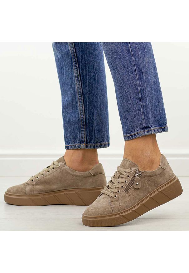 Fango skórzane półbuty damskie na platformie Jezzi 18-18. Okazja: na co dzień. Zapięcie: sznurówki. Kolor: zielony. Materiał: skóra, nubuk. Szerokość cholewki: normalna. Sezon: wiosna, jesień, lato. Obcas: na platformie. Styl: casual, elegancki, sportowy, klasyczny