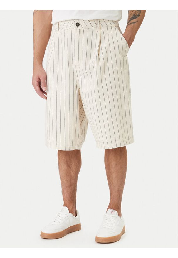 Guess Jeans Szorty jeansowe M6GD39 D7961 Beżowy Regular Fit. Kolor: beżowy. Materiał: bawełna