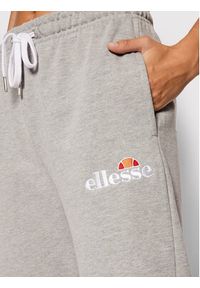 Ellesse Spodnie dresowe Noora SGK13459 Szary Regular Fit. Kolor: szary. Materiał: bawełna, dresówka