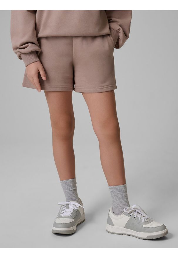 4f - 4F Spodenki dresowe dziewczęce - beżowy 146 (10-11 lat). Kolor: beżowy. Materiał: dresówka. Sezon: lato. Sport: turystyka piesza