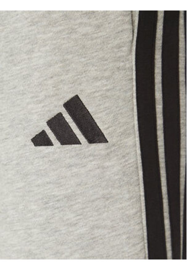 Adidas - adidas Spodnie dresowe Essentials 3-Stripes JE6318 Szary Regular Fit. Kolor: szary. Materiał: bawełna