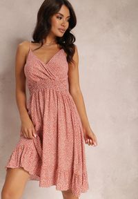 Renee - Różowa Sukienka Abellu. Kolor: różowy. Materiał: bawełna. Długość rękawa: na ramiączkach. Wzór: gładki. Typ sukienki: kopertowe. Długość: mini #1