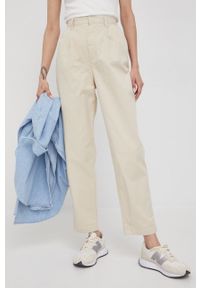 GAP spodnie damskie kolor beżowy fason chinos high waist. Okazja: na co dzień. Stan: podwyższony. Kolor: beżowy. Materiał: tkanina. Styl: casual