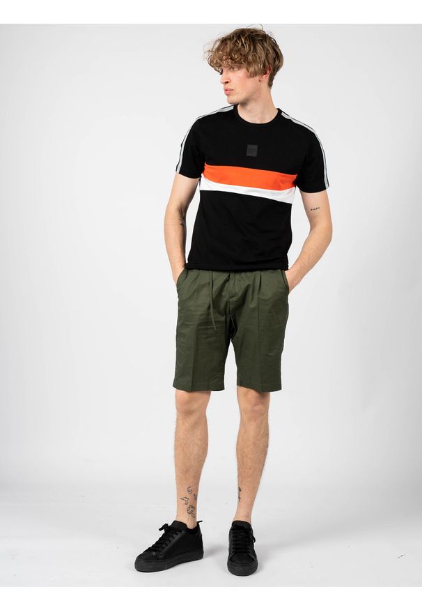 Antony Morato Szorty "Gustaf" | MMSH00177-FA900125 | Gustaf | Mężczyzna | Khaki, Zielony. Okazja: na co dzień. Kolor: zielony, brązowy, wielokolorowy. Materiał: bawełna. Styl: casual