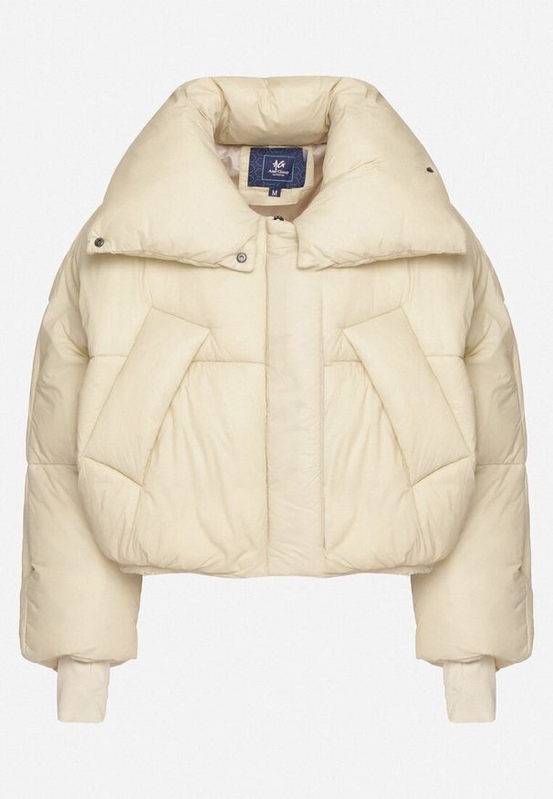 Born2be - Beżowa Pikowana Kurtka o Nietoperzowym Kroju z Szerokim Kołnierzem Neandria. Okazja: na co dzień, do pracy. Kolor: beżowy. Materiał: jeans. Długość: krótkie. Styl: casual, elegancki