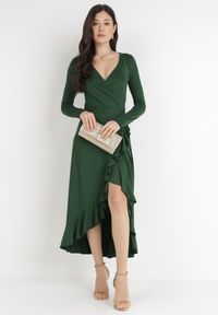 Born2be - Ciemnozielona Sukienka Verial. Kolor: zielony. Materiał: wiskoza, dzianina. Długość rękawa: długi rękaw. Typ sukienki: kopertowe. Styl: elegancki. Długość: midi