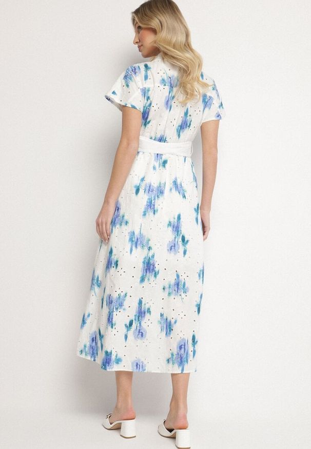 Born2be - Biało-Niebieska Ażurowa Sukienka z Bawełny o Koszulowym Kroju z Paskiem Melpio. Okazja: na co dzień. Kolor: biały. Materiał: bawełna. Wzór: ażurowy. Typ sukienki: koszulowe. Styl: klasyczny, casual, elegancki