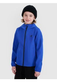 4f - 4F Kurtka softshell wiatroodporna membrana 5000 chłopięca - niebieska 122 (6-7 lat). Okazja: na co dzień. Typ kołnierza: kaptur. Kolor: niebieski. Materiał: softshell. Sezon: lato. Styl: casual, klasyczny #1