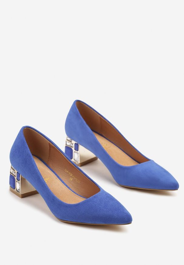 Renee - Niebieskie Czółenka Vices na Obcasie z Metalicznym Aplikacjami z Wkładką ze Skóry Akappia. Okazja: na spotkanie biznesowe. Nosek buta: szpiczasty. Kolor: niebieski. Materiał: skóra. Wzór: aplikacja. Obcas: na obcasie. Styl: biznesowy, elegancki. Wysokość obcasa: średni