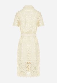 Born2be - Beżowa Ażurowa Sukienka Koszulowa Midi z Wiązanym Paskiem Pamy. Kolor: beżowy. Materiał: materiał, koronka. Długość rękawa: krótki rękaw. Wzór: ażurowy. Typ sukienki: koszulowe. Styl: klasyczny. Długość: midi #5