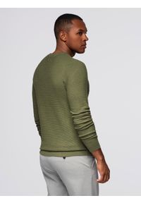 Ombre Clothing - Strukturalny sweter męski z okrągłym dekoltem – oliwkowy V1 - Rozmiar: XL. Okazja: na co dzień. Kolor: oliwkowy. Materiał: wiskoza, dzianina, jeans, elastan, nylon. Wzór: ze splotem. Styl: casual #7