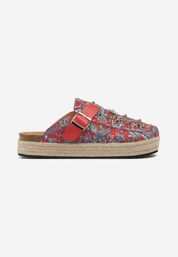 Renee - Czerwone Klapki z Ekozamszu z Oryginalnym Wzorem i Klamrą Nirable. Okazja: na co dzień. Kolor: czerwony. Styl: boho, casual