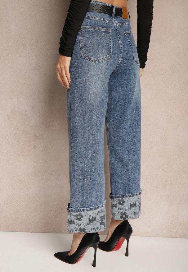 Renee - Niebieskie Jeansy High Waist z Szerokimi Nogawkami Ozdobnie Wywiniętymi z Paskiem Loroma. Okazja: na co dzień. Stan: podwyższony. Kolor: niebieski. Styl: casual, elegancki