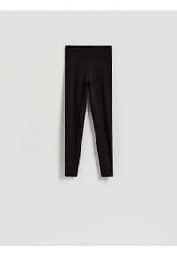 Reserved - Gładkie legginsy - czarny. Kolor: czarny. Materiał: dzianina. Wzór: gładki #1