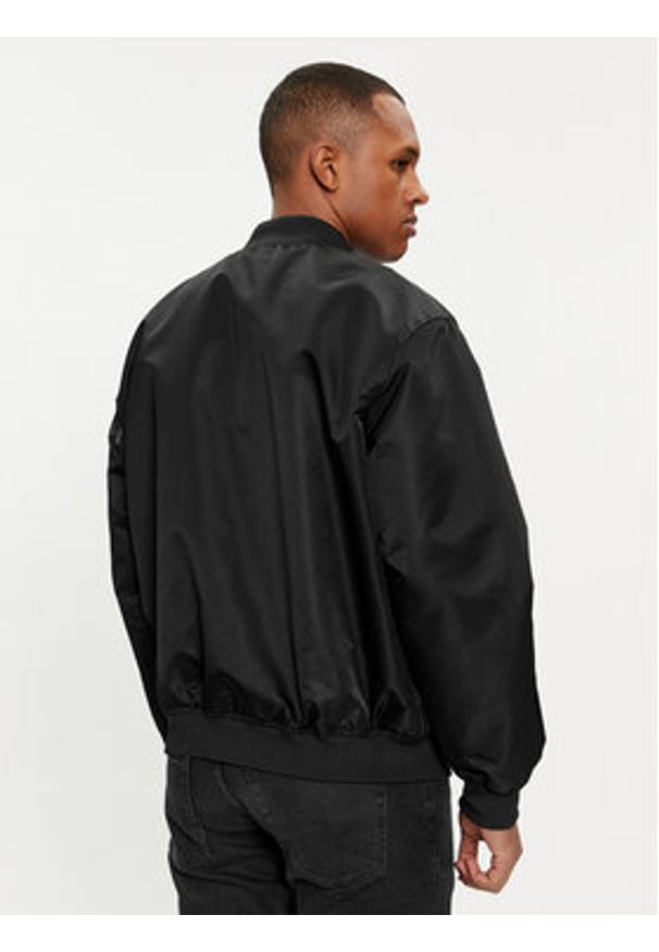Calvin Klein Jeans Kurtka bomber J30J325110 Czarny Relaxed Fit. Kolor: czarny. Materiał: syntetyk