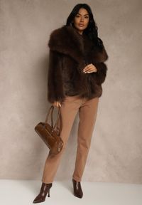 Renee - Brązowe Jeansy Mom Fit High Waist Kasena. Okazja: na co dzień. Stan: podwyższony. Kolor: brązowy. Styl: klasyczny, casual #1