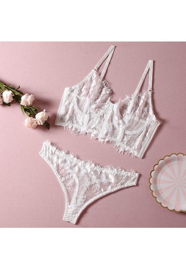 Intica - Koronkowy komplet bielizny push-up ze stringami Alheide. Kolor: biały. Materiał: koronka. Długość: długie. Wzór: koronka