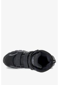 Casu - Czarne buty trekkingowe na rzepy softshell casu a1516b-1. Okazja: na spacer. Zapięcie: rzepy. Kolor: czarny. Materiał: softshell. Szerokość cholewki: normalna. Sport: turystyka piesza #1