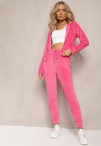 Renee - Fuksjowy Dresowy Komplet z Weluru Spodnie i Bluza z Kapturem na Suwak Styrena. Kolor: różowy. Materiał: welur, dresówka