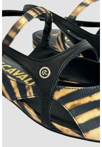 Just Cavalli - JUST CAVALLI Czarne damskie sandały Frina, Rozmiar 38. Kolor: czarny. Obcas: na obcasie. Styl: elegancki. Wysokość obcasa: niski #3