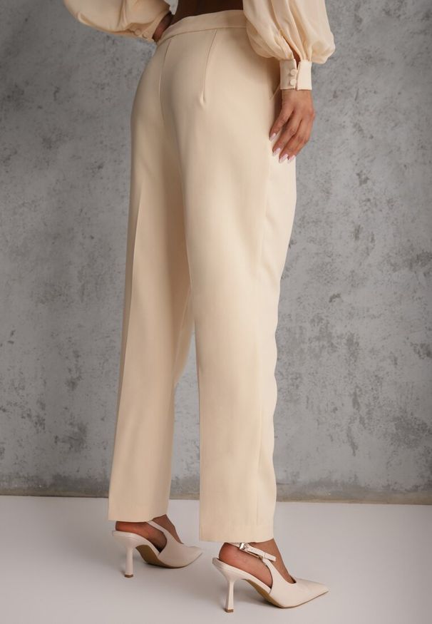 Renee - Beżowe Klasyczne Spodnie VICES Garniturowe High Waist Dimaia. Okazja: na co dzień, na spotkanie biznesowe, do pracy, na imprezę. Stan: podwyższony. Kolor: beżowy. Styl: klasyczny