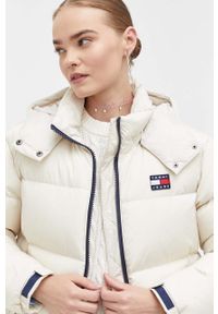 Tommy Jeans kurtka puchowa damska kolor beżowy zimowa. Kolor: beżowy. Materiał: puch. Sezon: zima #3