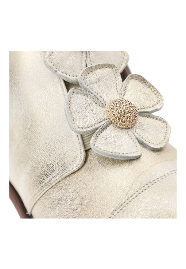 Złote Półbuty Armodo Eleganckie Obuwie Damskie Ze Skóry Naturalnej. Okazja: na co dzień. Kolor: złoty. Materiał: skóra. Wzór: kwiaty, aplikacja. Obcas: na obcasie. Styl: elegancki. Wysokość obcasa: średni