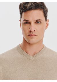 Pako Lorente - PAKO LORENTE - Beżowy sweter męski v-neck. Kolor: czarny, czerwony, beżowy. Materiał: bawełna. Sezon: jesień #3