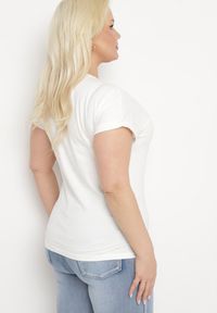 Born2be - Biała Bluzka T-shirt z Napisem na Przodzie Vanneli. Okazja: na co dzień. Kolor: biały. Materiał: materiał. Długość rękawa: krótki rękaw. Długość: krótkie. Wzór: napisy. Styl: casual #3