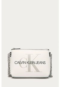 Calvin Klein Jeans - Torebka. Kolor: biały. Wzór: nadruk. Materiał: skórzane. Rozmiar: małe. Rodzaj torebki: na ramię #1