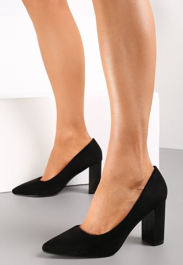 Born2be - Czarne Czółenka na Wysokim Słupku ze Skórzaną Wkładką Nisho. Nosek buta: szpiczasty. Zapięcie: bez zapięcia. Kolor: czarny. Materiał: skóra. Obcas: na słupku. Styl: elegancki
