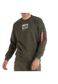 Bluza Alpha Industries Satin Logo Sweater 148311142 - zielona. Kolor: zielony. Materiał: bawełna. Wzór: aplikacja, napisy. Styl: klasyczny